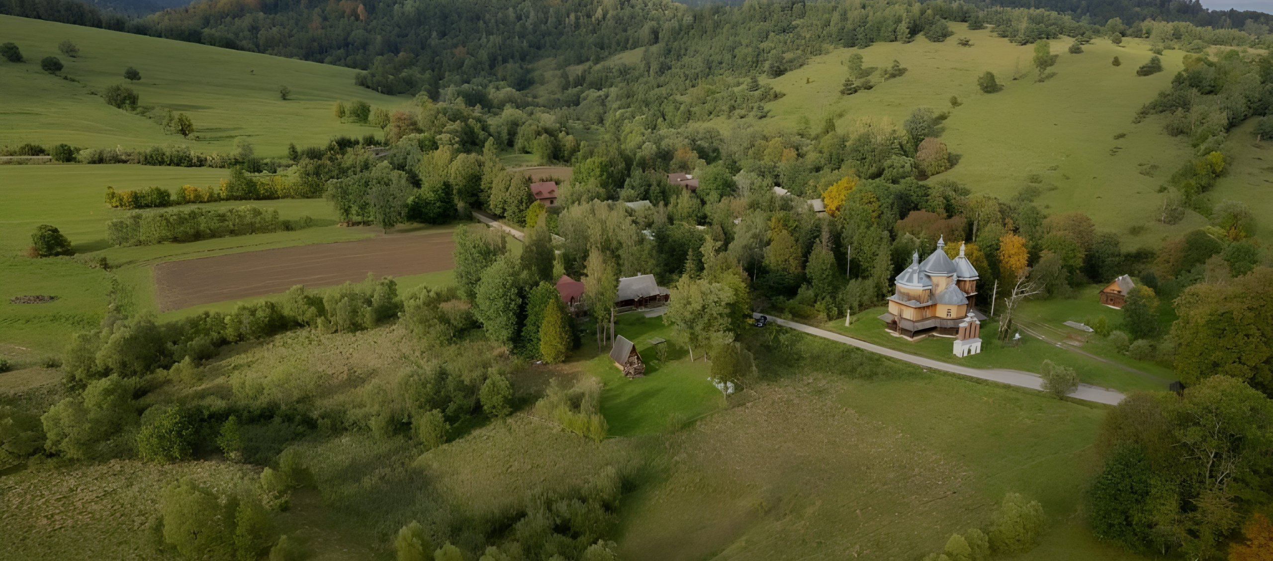 Rozmawiająca grupa ludzi Rozmawiająca grupa ludzi